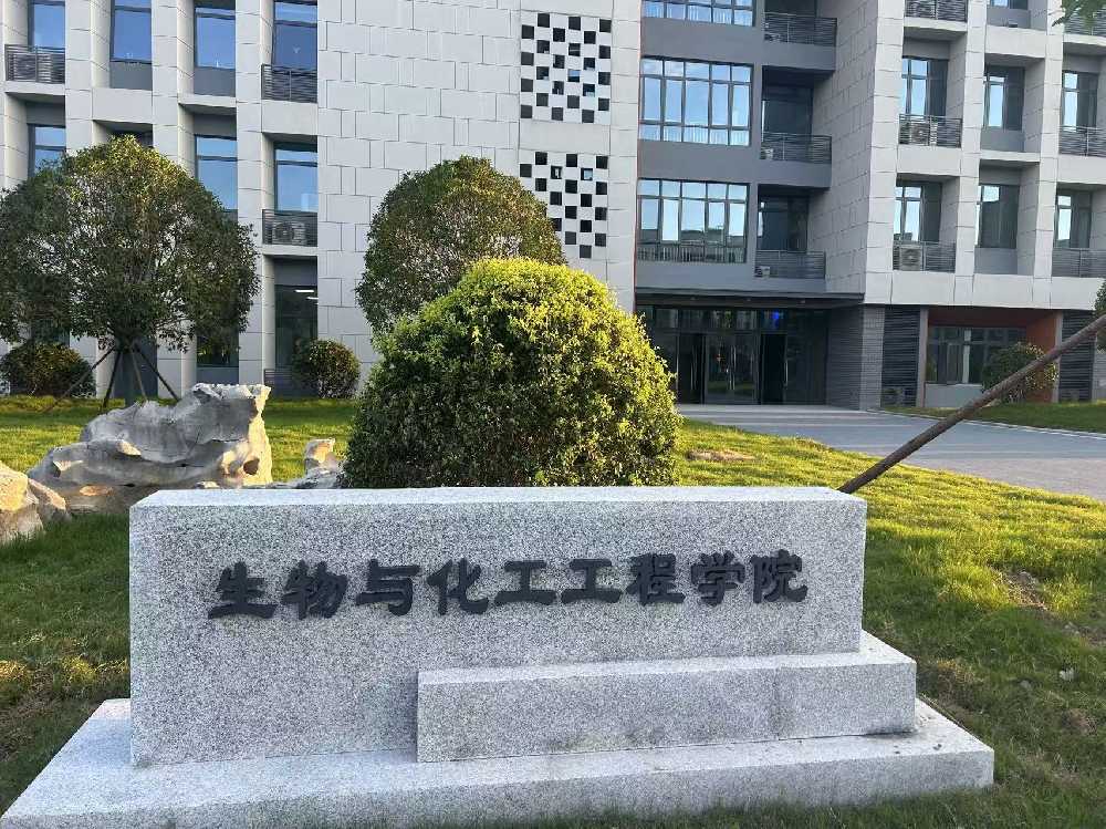 马尾区扬州职业大学体育场高杆灯项目